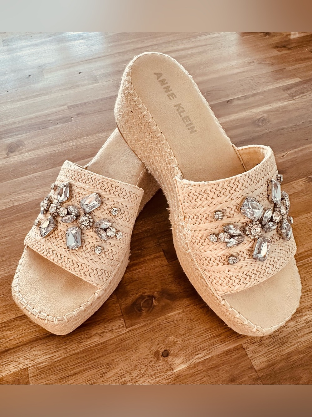 Anne Klein Carmela Jeweled Platform Wedge Sandals Natural Rafia Size 9